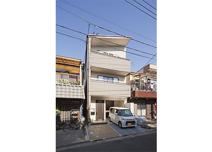 南面道路の南北に長い敷地