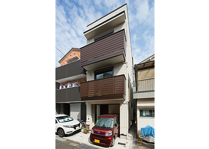 ３階建て外観