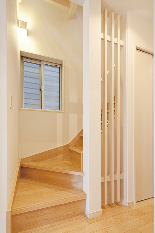 階段の天井にトップライト